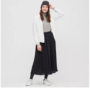 Uniqlo Black Pleated Midi Skirt